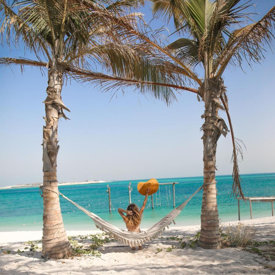 מלון אבו דאבי Nurai Island, Saadiyat מראה חיצוני תמונה Hammock on the beach