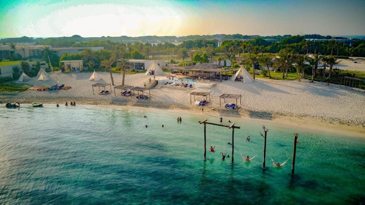 מלון אבו דאבי Nurai Island, Saadiyat מראה חיצוני תמונה Aerial view of the beach at the resort